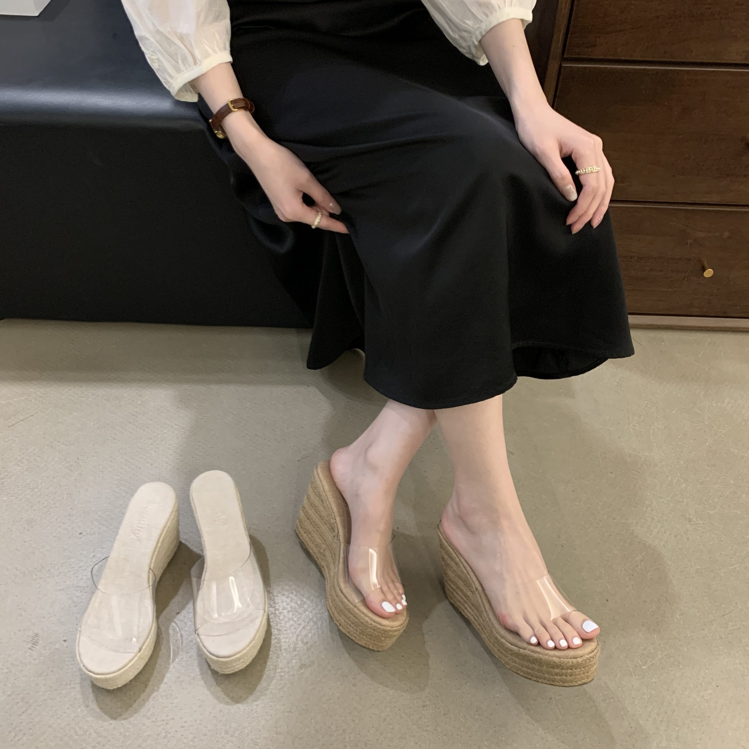 2026 Woven Slippers for Women Summer Outdoor Fashion High Sense Transparent One-Strap Slippers