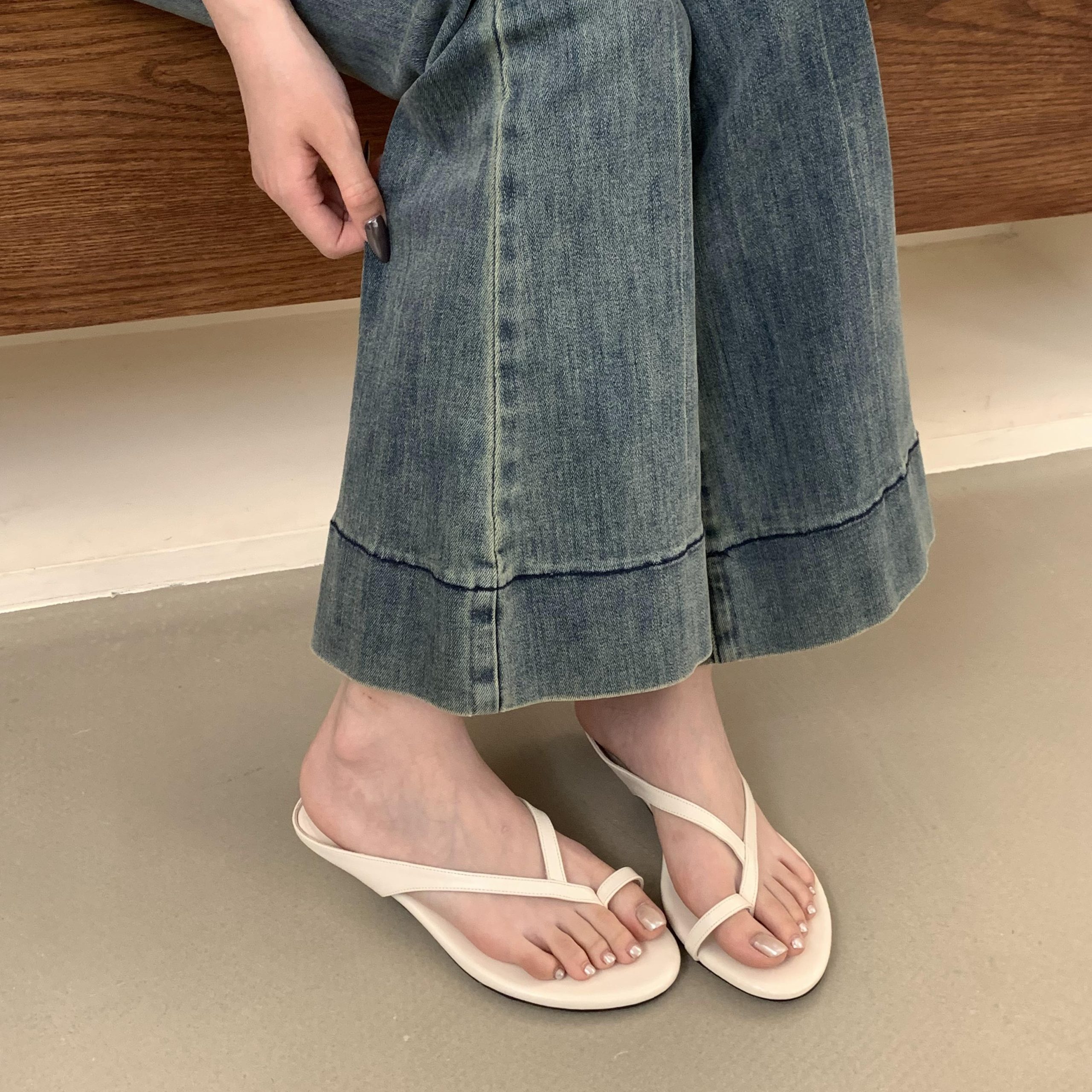 2026 Summer Designer Low Heel Toe Post Sandals for Women Vacation Kitten Heel Slippers - Image 5